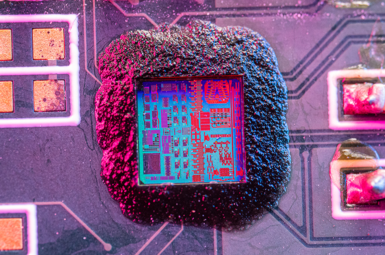 A sophisticated silicon photonic microchips — integrated circuits that use both electrons and photons (light) to process information.